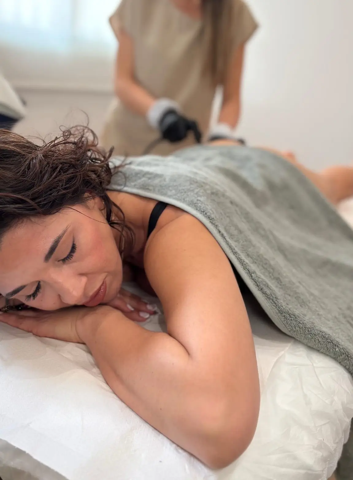 Aparatología estética avanzada en Ikonic Clinic Palma 4
