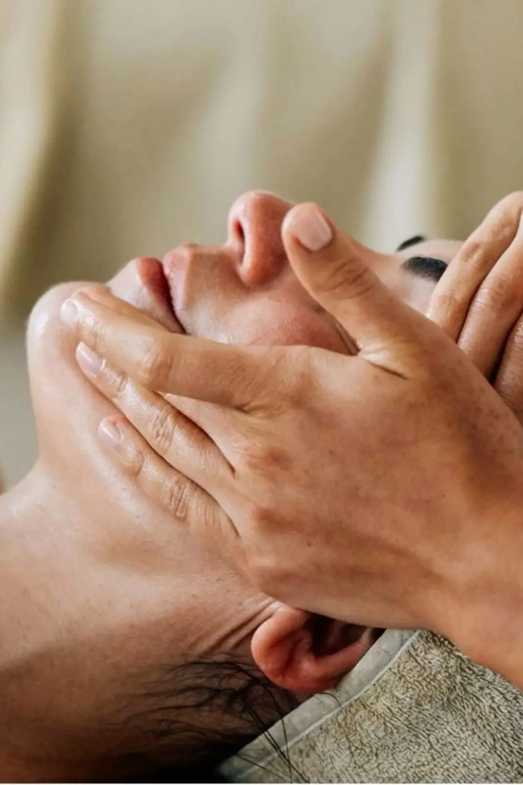 Tratamiento estético y de aparatología en Ikonic Clinic Palma 19