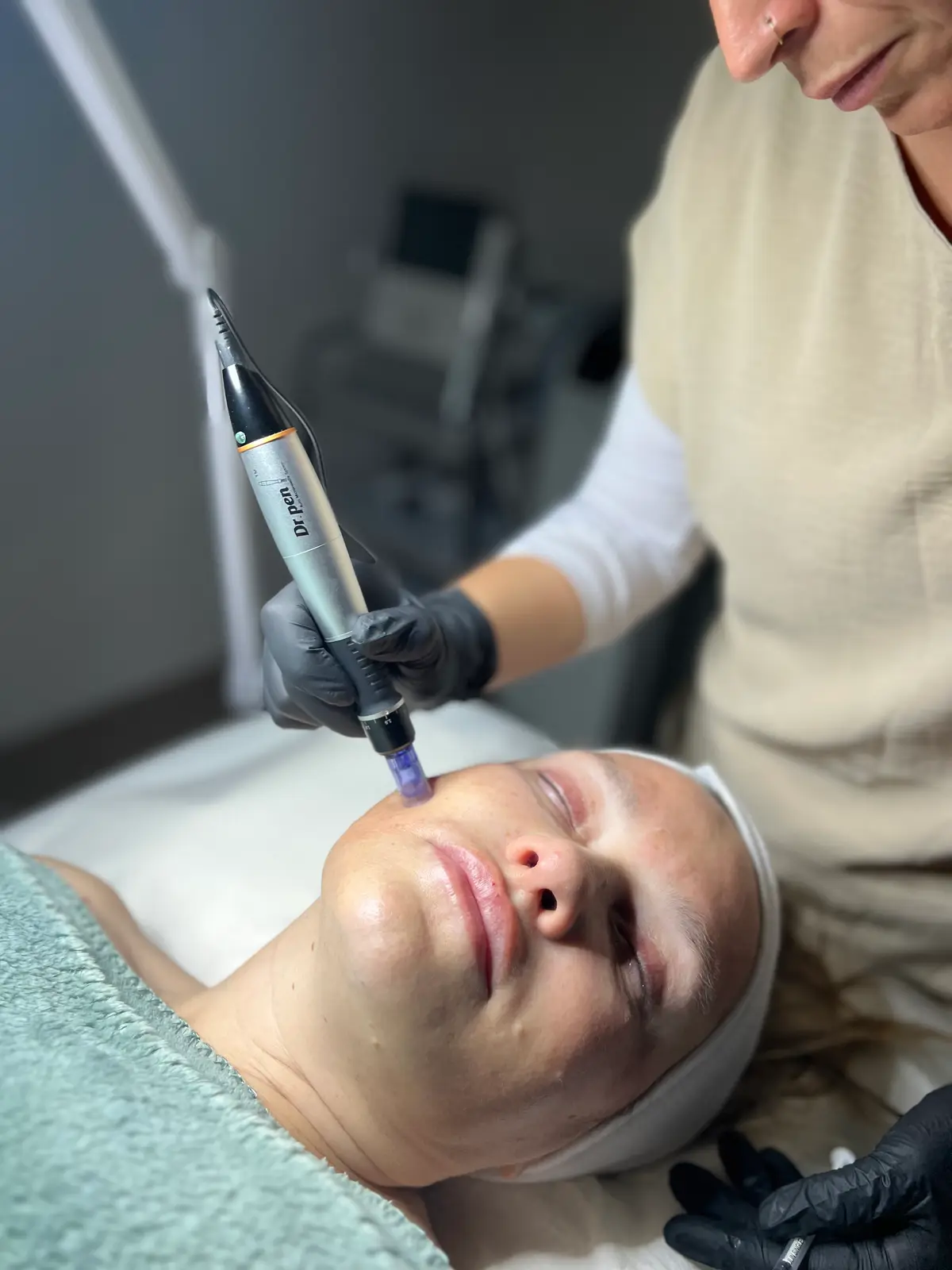 Tratamiento estético y de aparatología en Ikonic Clinic Palma 8