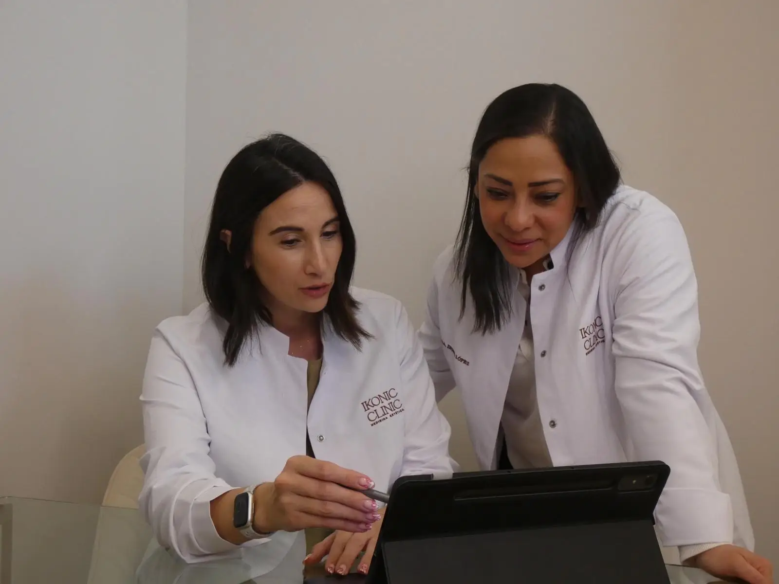Resultado Esencia Ikonic | Diagnóstico facial y tratamiento personalizado - 1