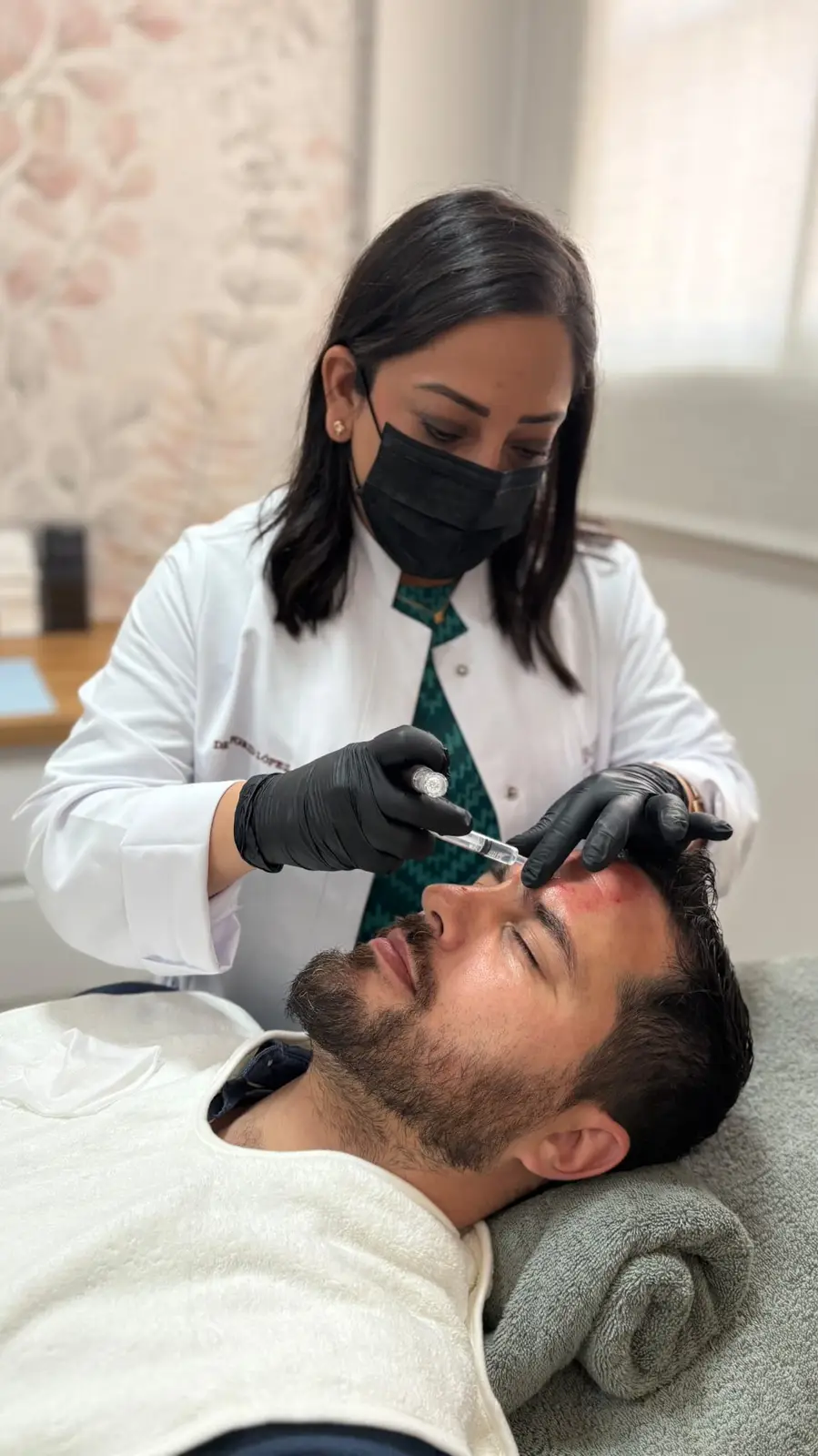 Tratamiento médico-estético en Ikonic Clinic Palma 22