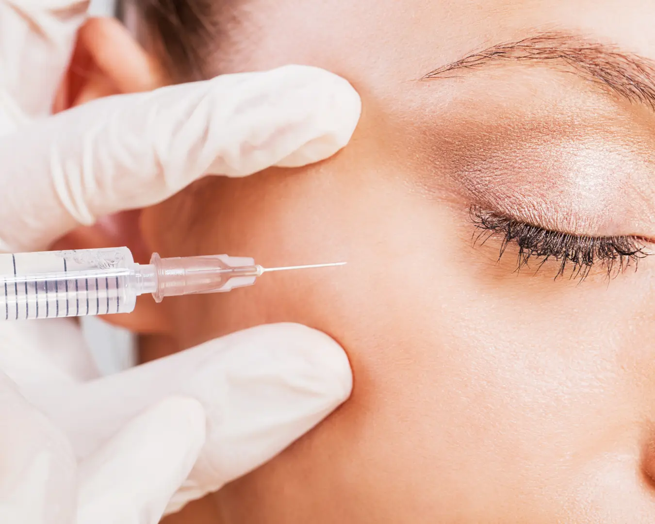 Tratamiento médico-estético en Ikonic Clinic Palma 12